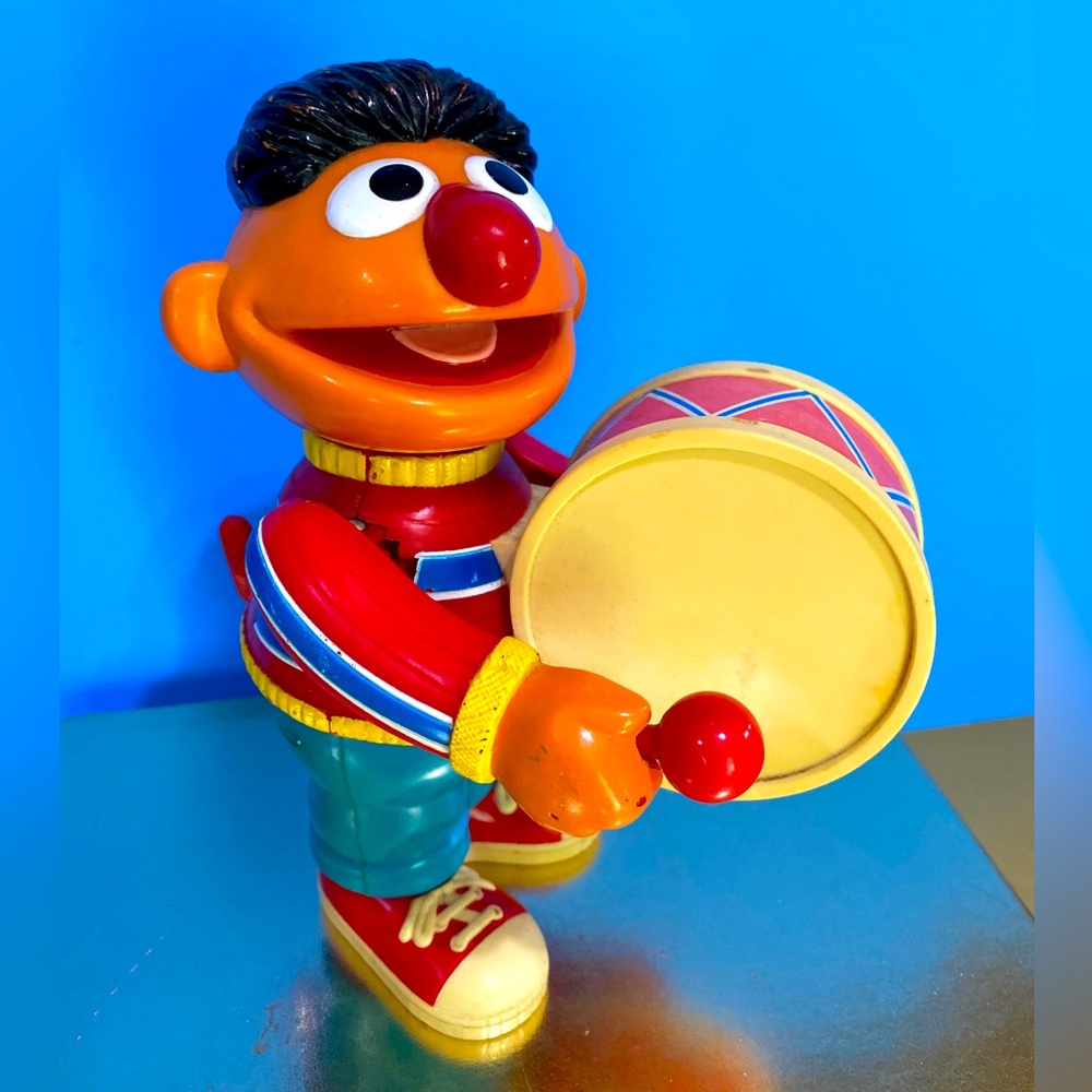 SESAME STREET VINTAGE ERNIE WIND UP DRUMMER TOY BY ILLCO JIM HENSON MUPPETS 7”